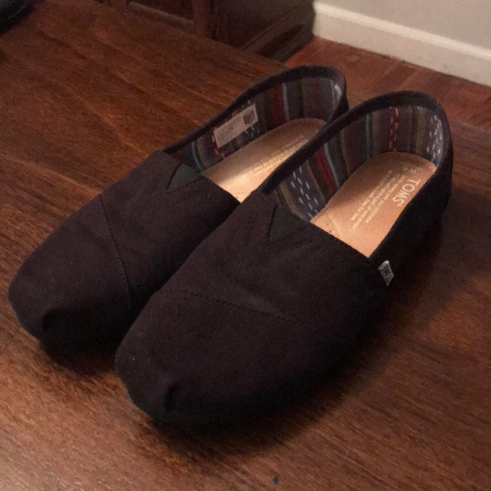 TOMS black shoes